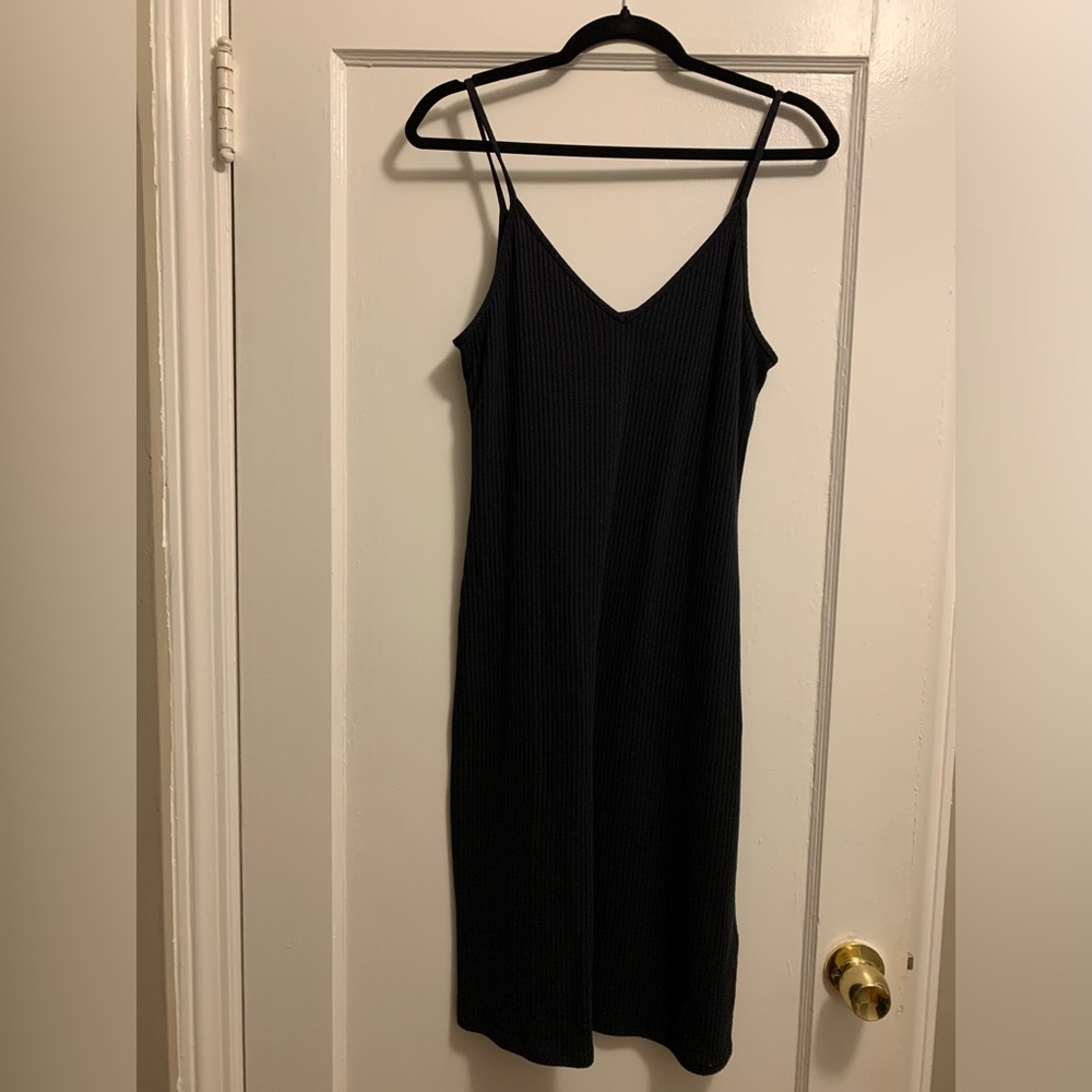 Abercrombie Midi dresses, size:Medium, Colors: 1 Black,1 Burgundy,New Condition.